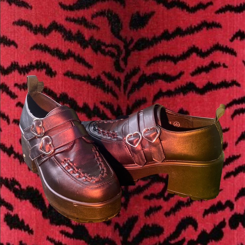 Black Heart Shaped💗 :Koi Footwear/ Doll Skill Platforms

Paid 55$